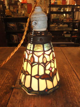 �A���e�B�[�N�g�������̃X�e���h�O���X�y���_���g���C�g�ł� �A���e�B�[�N�Ɩ�   